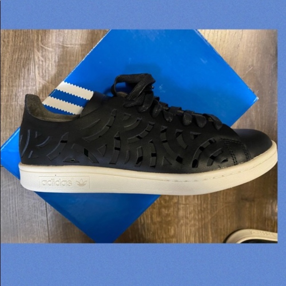 👀LOOKING FOR 👀….ADIDAS STAN SMITHS WITH CUTOUT DESIGN